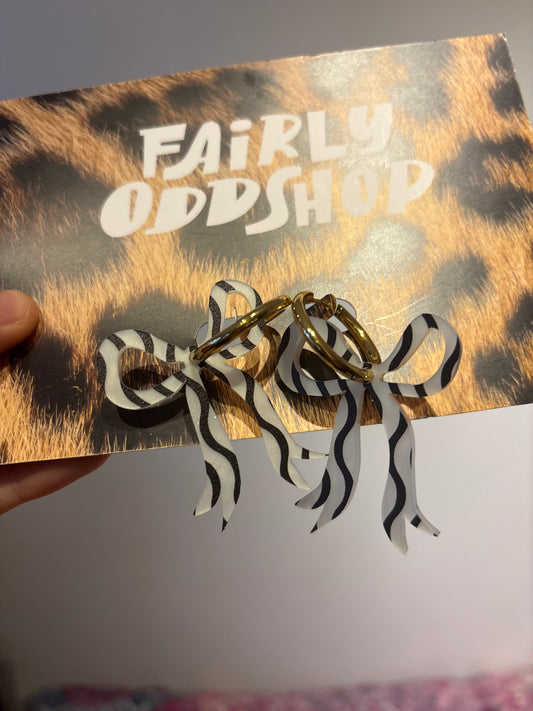 Black and white bows